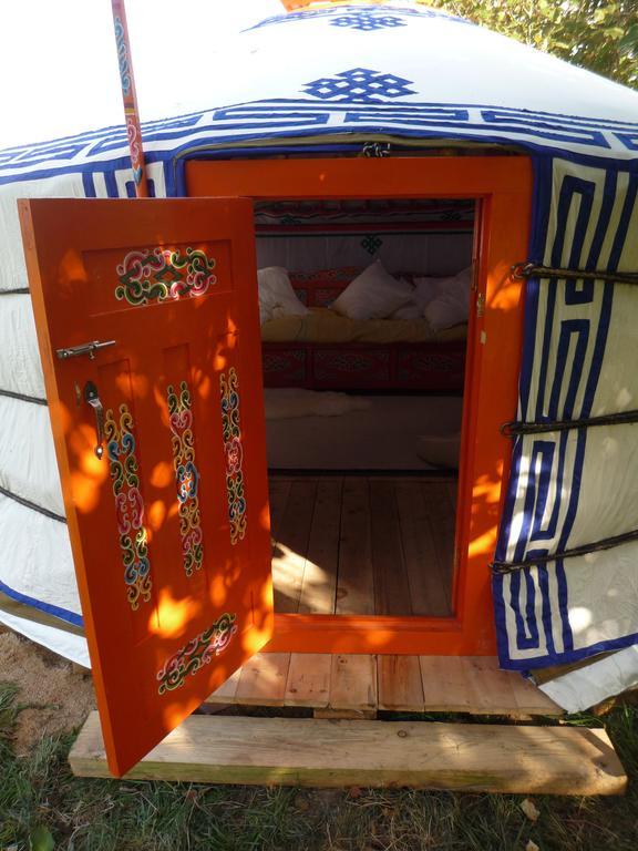 Yourte Nomade-Lodge Les Ecrennes Exterior foto