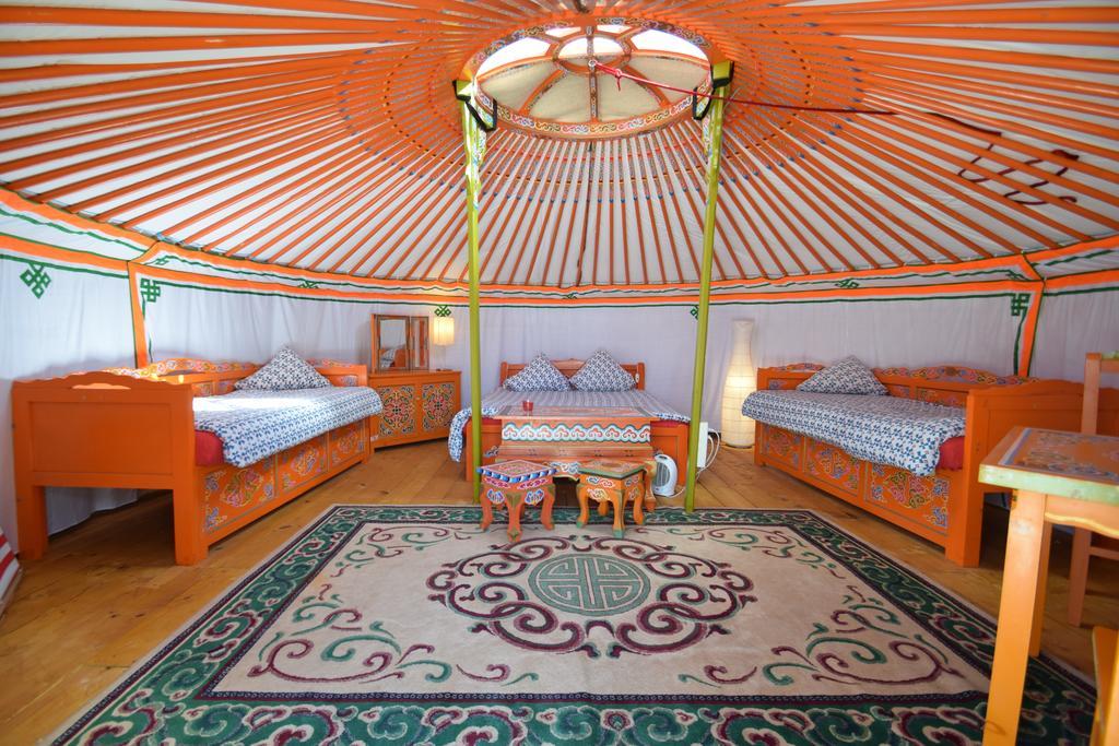 Yourte Nomade-Lodge Les Ecrennes Exterior foto