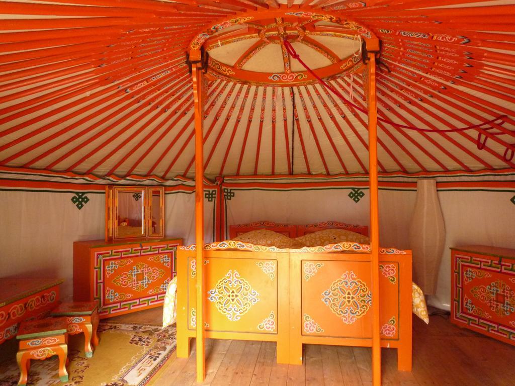 Yourte Nomade-Lodge Les Ecrennes Exterior foto