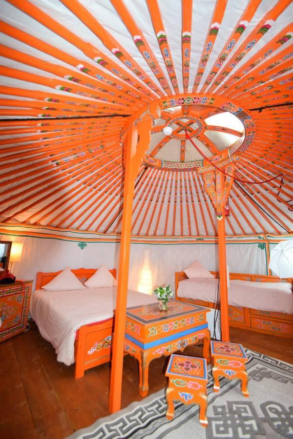 Yourte Nomade-Lodge Les Ecrennes Exterior foto