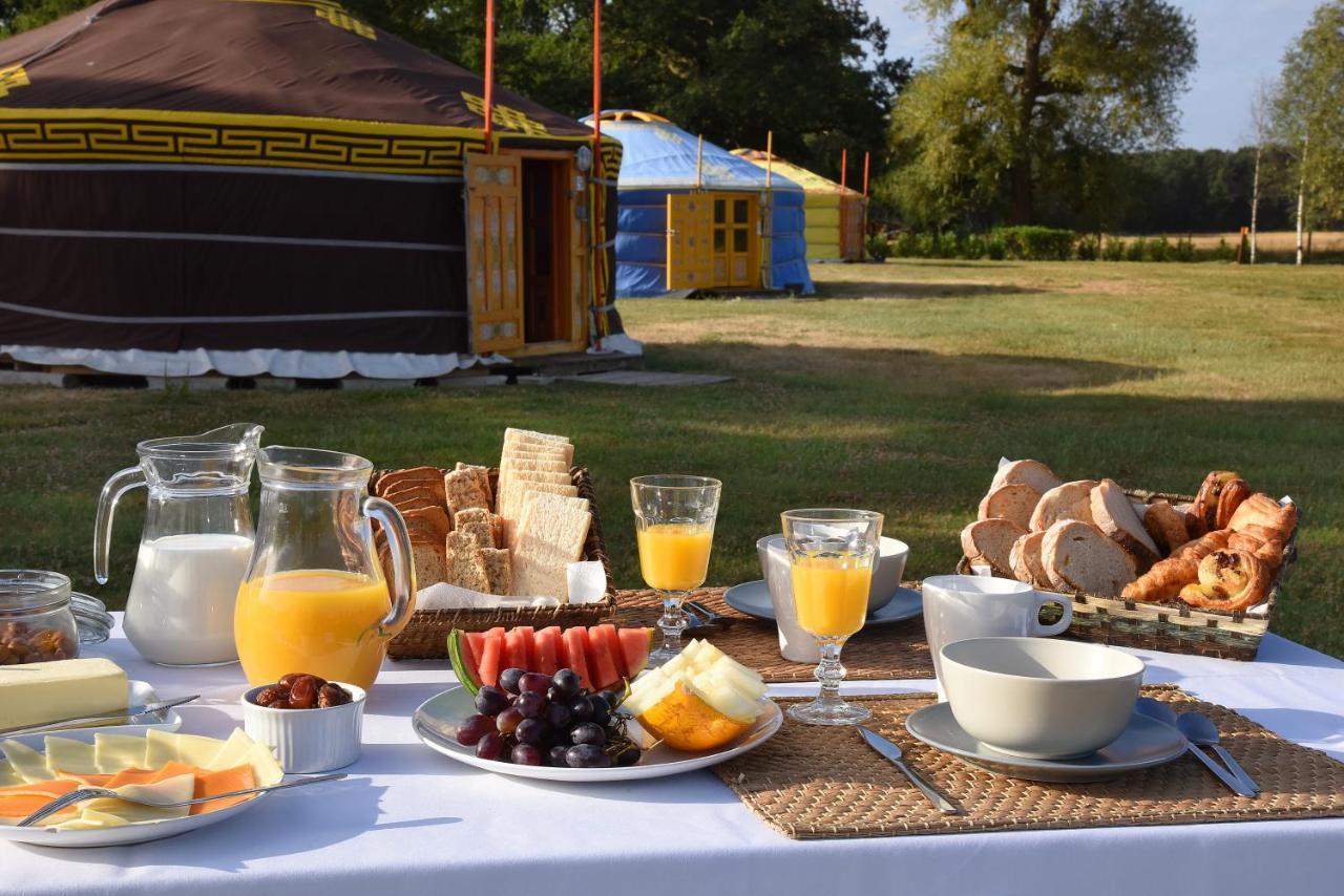 Yourte Nomade-Lodge Les Ecrennes Exterior foto