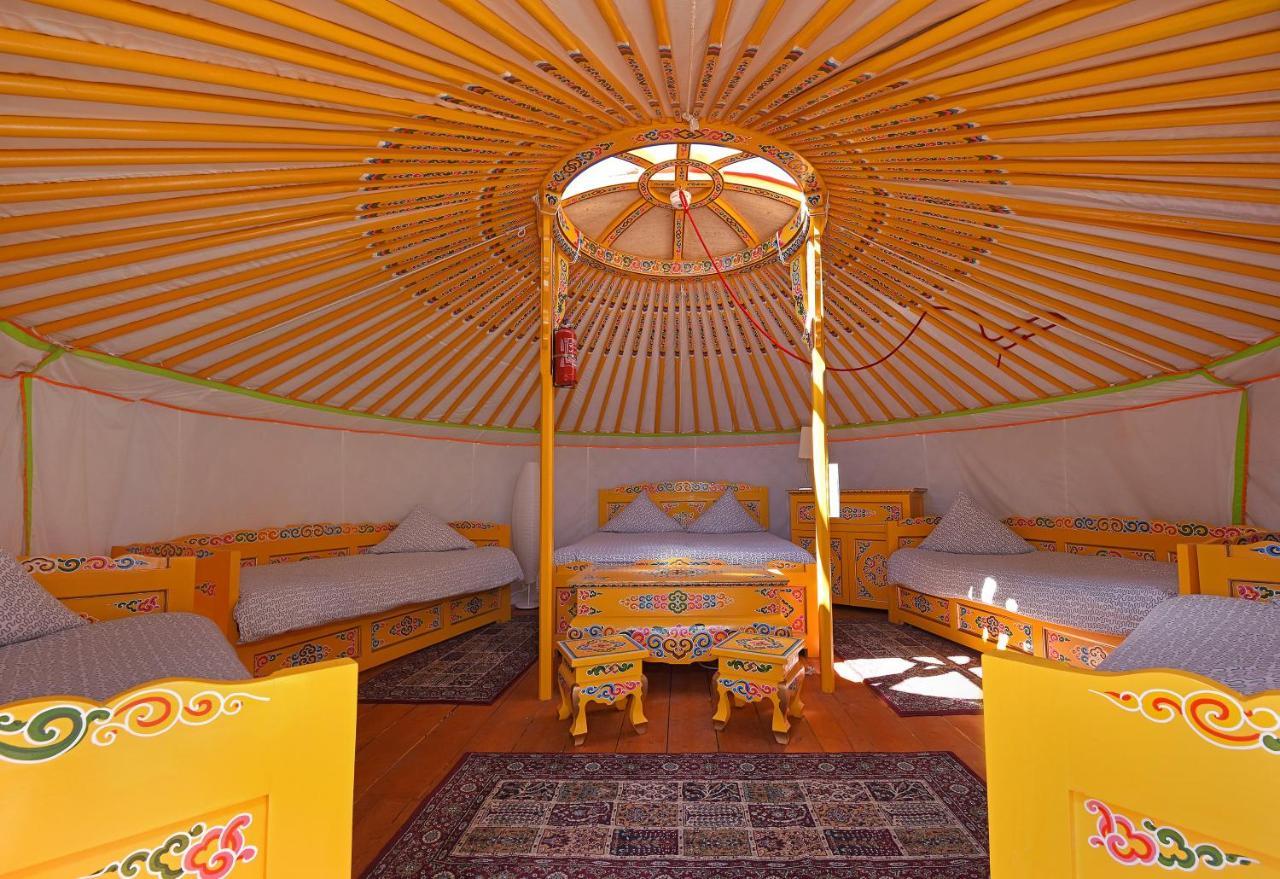 Yourte Nomade-Lodge Les Ecrennes Exterior foto
